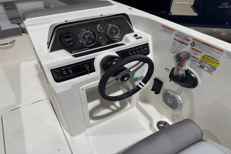 Slide: The Image of Bayliner D20 2025 - 2