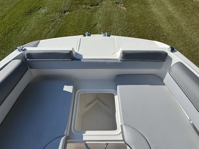 Slide: The Image of Bayliner D20 2025 - 17