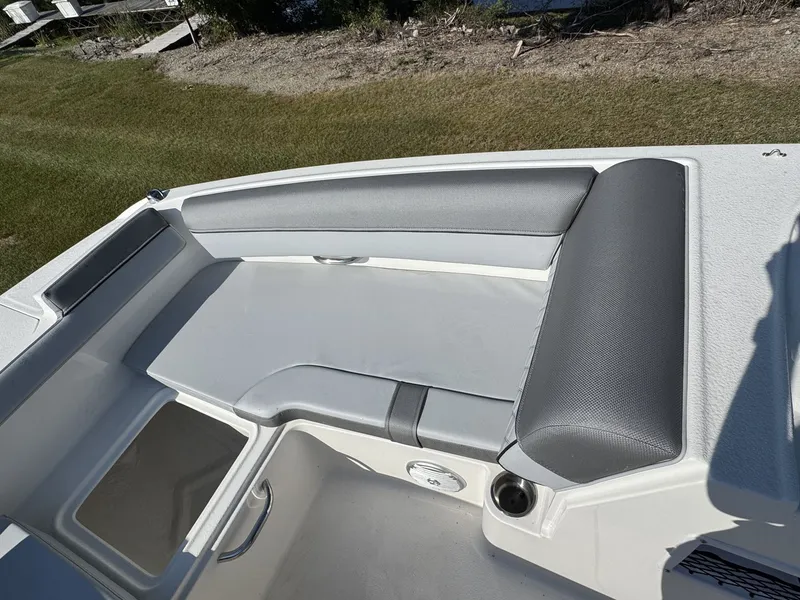 Slide: The Image of Bayliner D20 2025 - 16