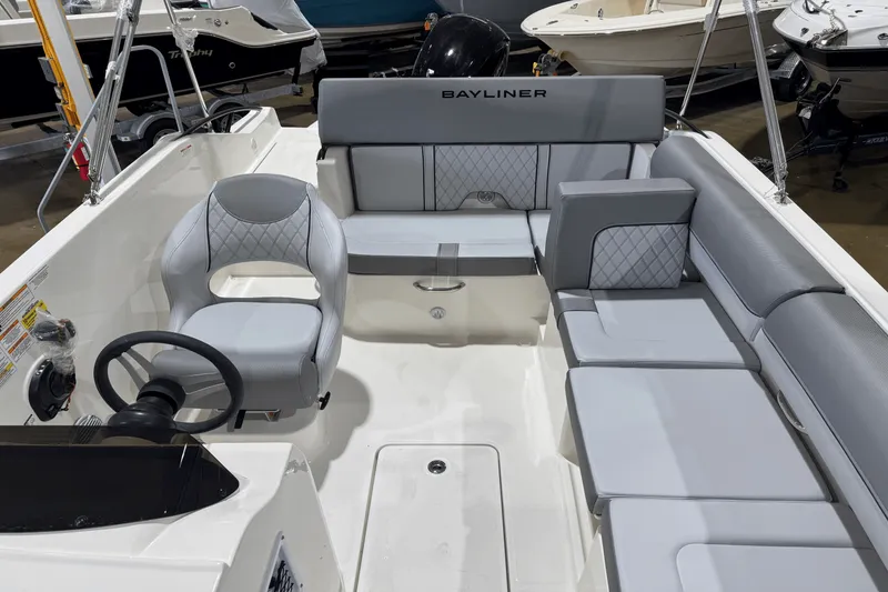 Slide: The Image of Bayliner D20 2025 - 4