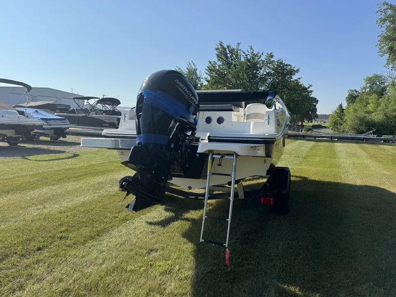 Slide: The Image of Bayliner D20 2025 - 2