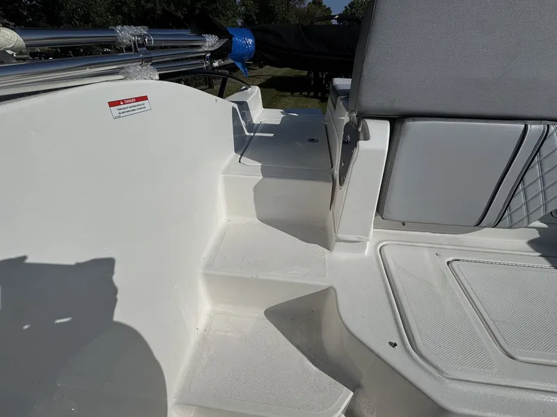 Slide: The Image of Bayliner D20 2025 - 7