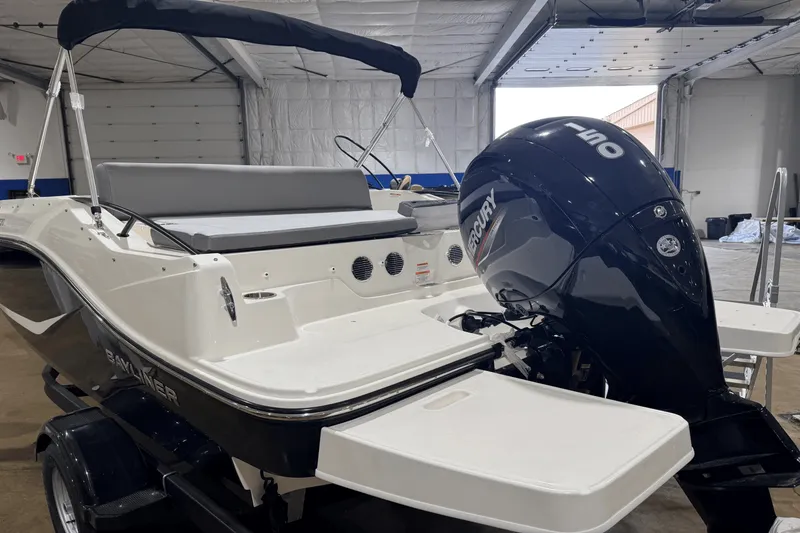 Slide: The Image of Bayliner D20 2025 - 7