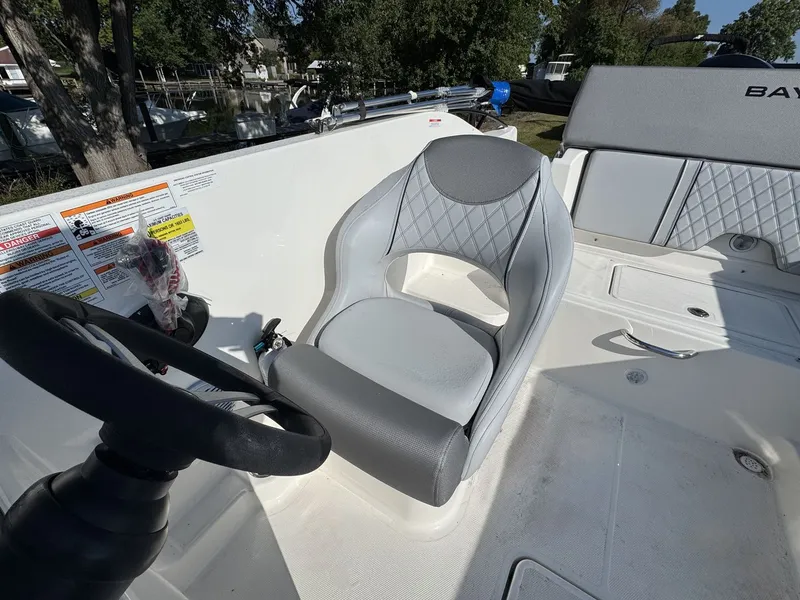 Slide: The Image of Bayliner D20 2025 - 8
