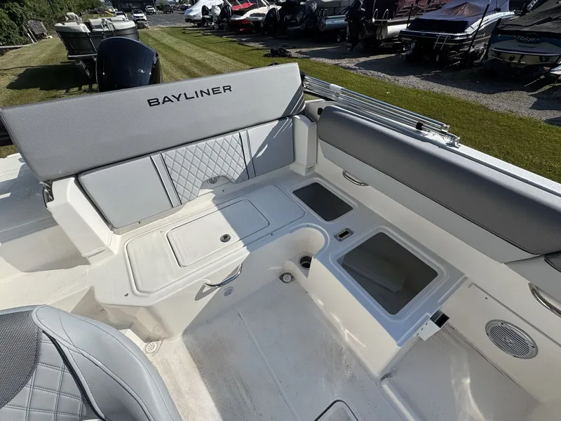 Slide: The Image of Bayliner D20 2025 - 6