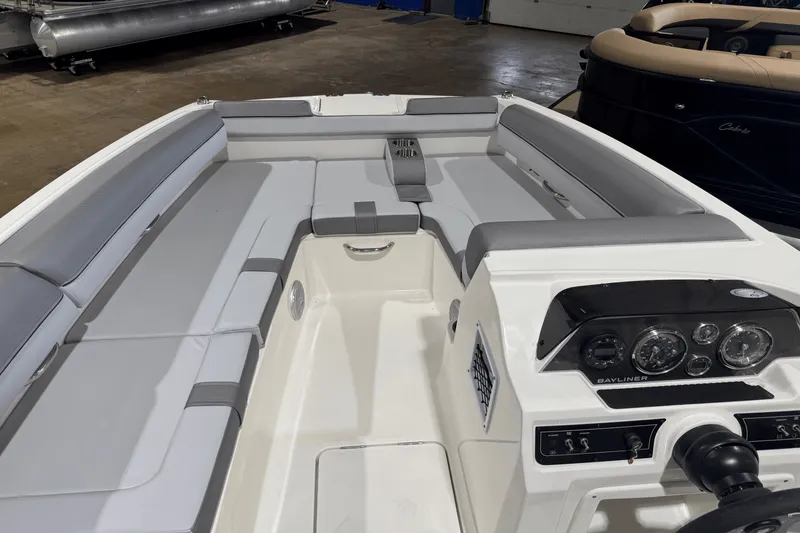 Slide: The Image of Bayliner D20 2025 - 3