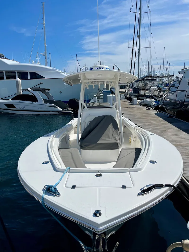 Slide: The Image of Regulator Marine 25 Center Console 2019 - 4