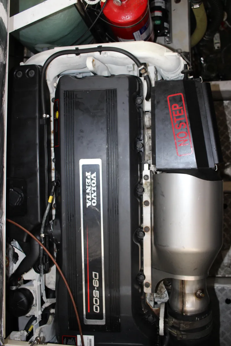 Slide: The Image of 2006 Fairline Phantom engine compartment with Volvo Penta D9-500 engine. - 15