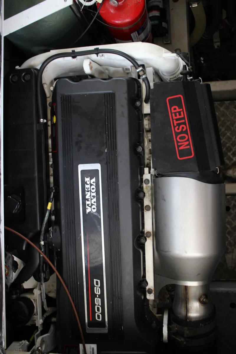 Slide: The Image of 2006 Fairline Phantom engine compartment with Volvo Penta D6-500 engine. - 16