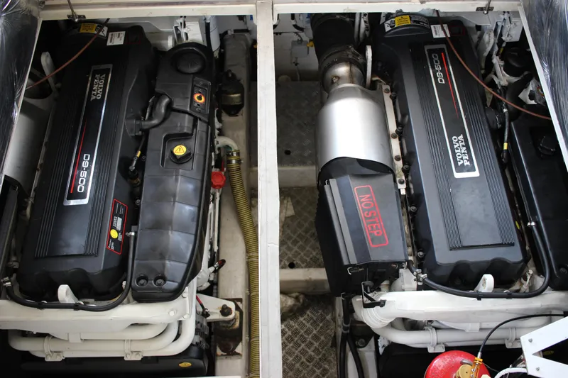 Slide: The Image of 2006 Fairline Phantom engine compartment with twin Volvo Penta D9-500 engines. - 18