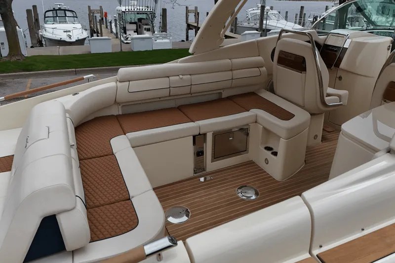 Slide: The Image of Chris-Craft 35 LAUNCH GT 2021 - 12