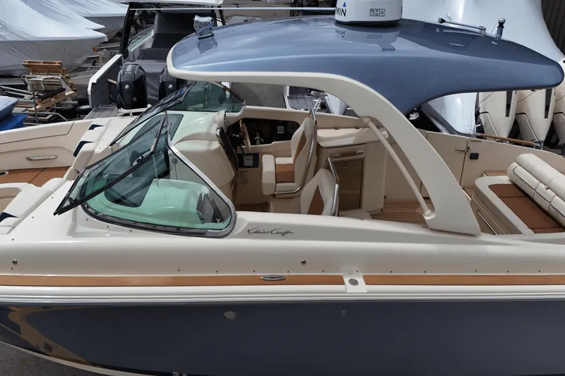 Slide: The Image of Chris-Craft 35 LAUNCH GT 2021 - 14