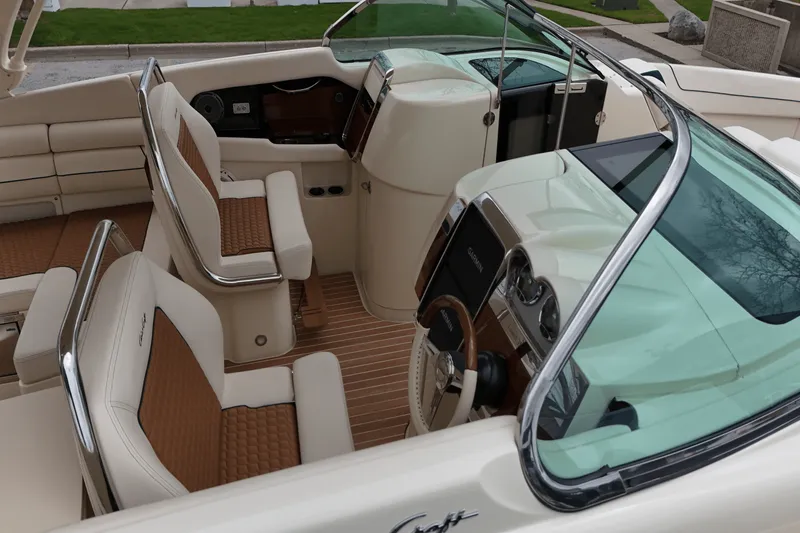 Slide: The Image of Chris-Craft 35 LAUNCH GT 2021 - 18