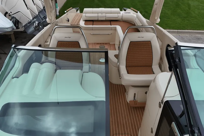 Slide: The Image of Chris-Craft 35 LAUNCH GT 2021 - 19