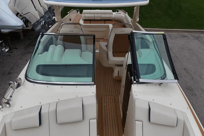 Slide: The Image of Chris-Craft 35 LAUNCH GT 2021 - 20