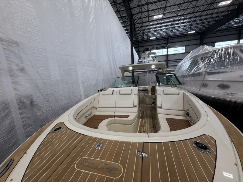 Slide: The Image of Chris-Craft 35 LAUNCH GT 2021 - 22