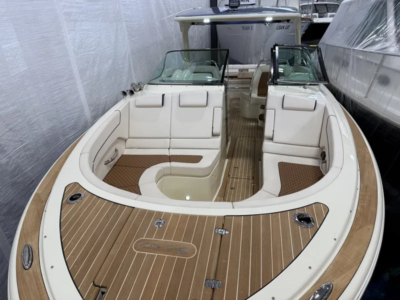 Slide: The Image of Chris-Craft 35 LAUNCH GT 2021 - 23
