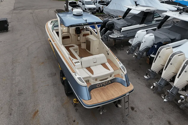 Slide: The Image of Chris-Craft 35 LAUNCH GT 2021 - 3