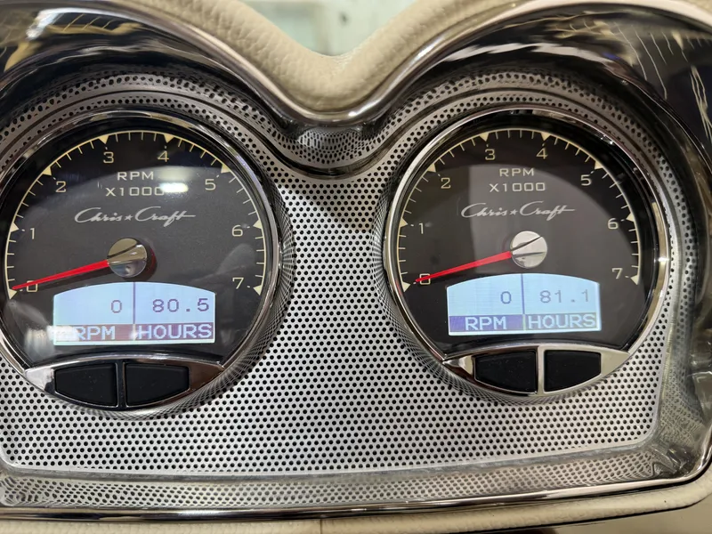 Slide: The Image of Chris-Craft 35 LAUNCH GT 2021 - 30