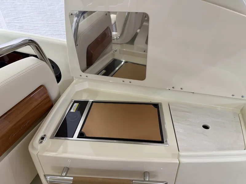 Slide: The Image of Chris-Craft 35 LAUNCH GT 2021 - 34