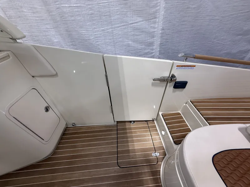 Slide: The Image of Chris-Craft 35 LAUNCH GT 2021 - 38