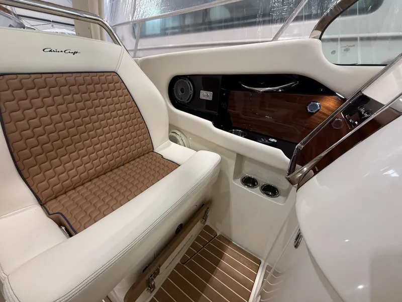 Slide: The Image of Chris-Craft 35 LAUNCH GT 2021 - 39