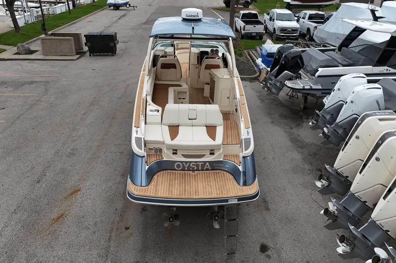 Slide: The Image of Chris-Craft 35 LAUNCH GT 2021 - 4