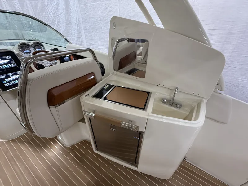 Slide: The Image of Chris-Craft 35 LAUNCH GT 2021 - 40