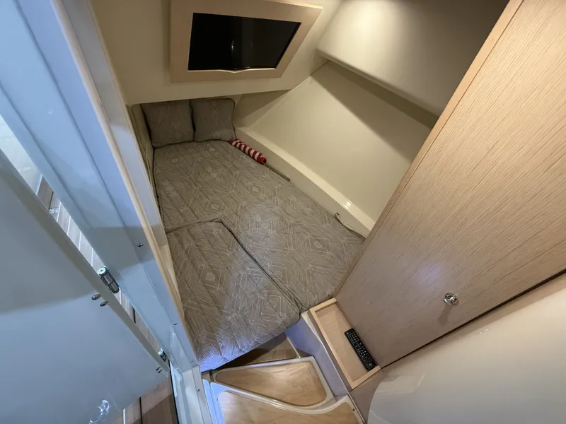 Slide: The Image of Chris-Craft 35 LAUNCH GT 2021 - 41