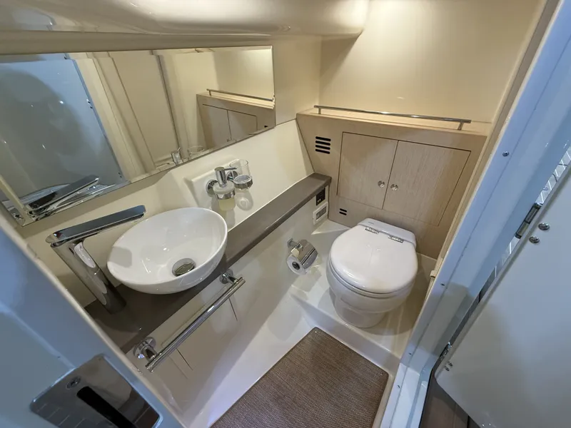 Slide: The Image of Chris-Craft 35 LAUNCH GT 2021 - 43