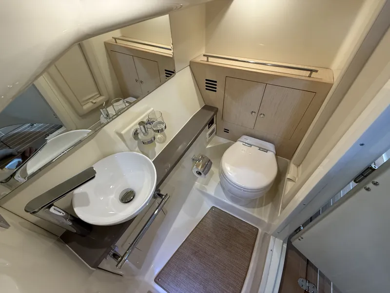 Slide: The Image of Chris-Craft 35 LAUNCH GT 2021 - 44