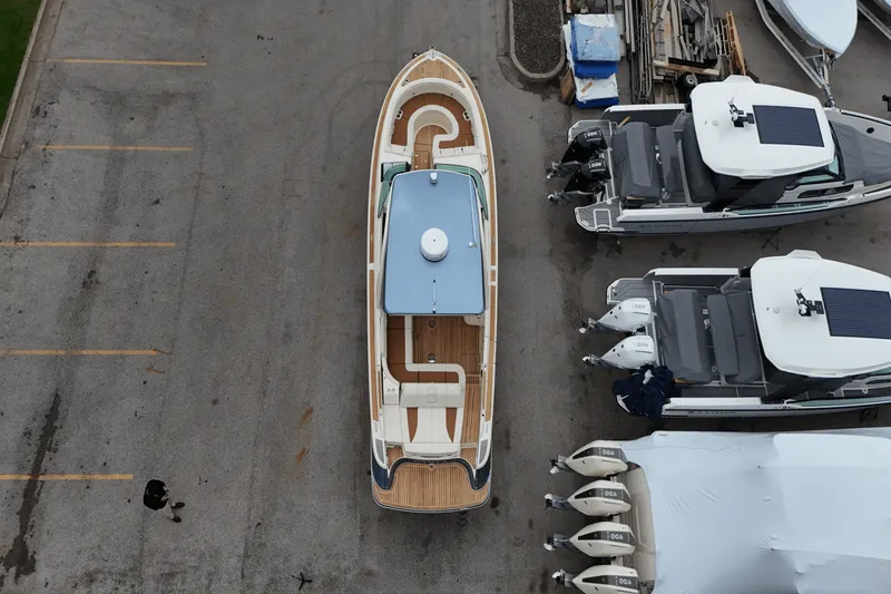 Slide: The Image of Chris-Craft 35 LAUNCH GT 2021 - 5