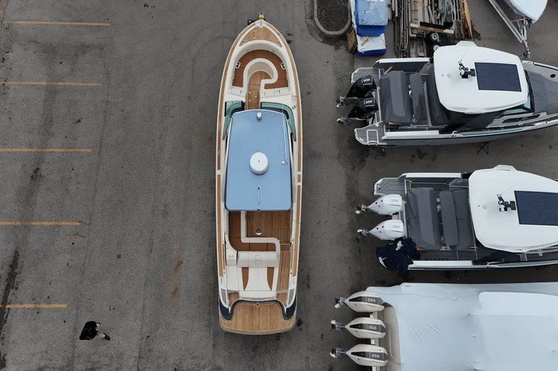 Slide: The Image of Chris-Craft 35 LAUNCH GT 2021 - 6