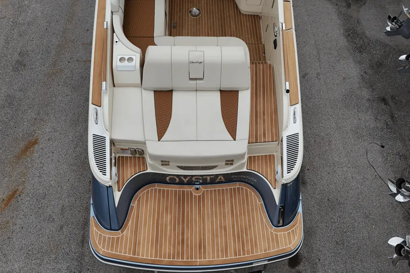 Slide: The Image of Chris-Craft 35 LAUNCH GT 2021 - 7