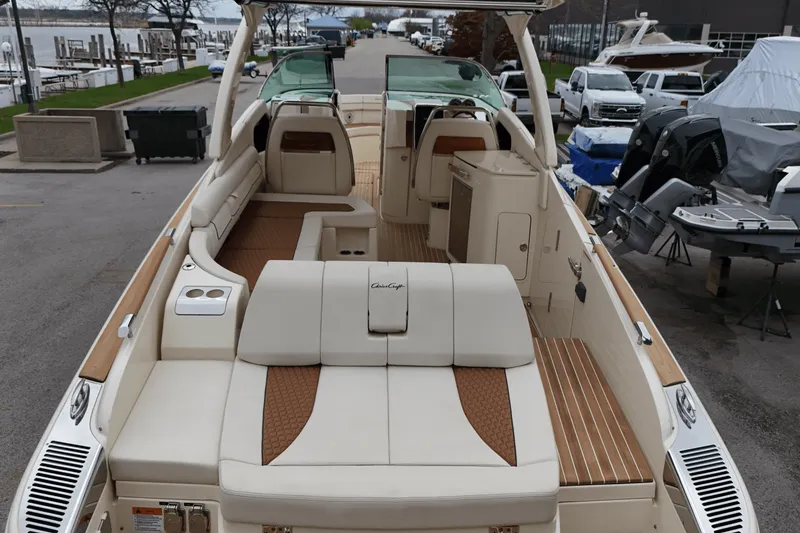 Slide: The Image of Chris-Craft 35 LAUNCH GT 2021 - 9