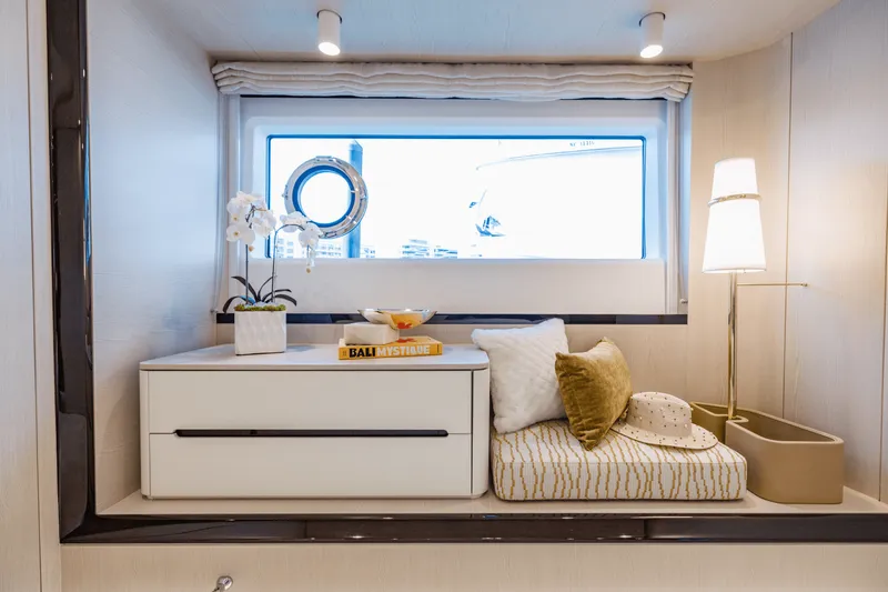 Slide: The Image of Azimut 78 FLY 2023 - 101