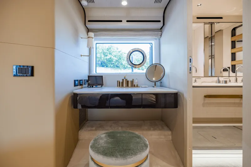 Slide: The Image of Azimut 78 FLY 2023 - 103