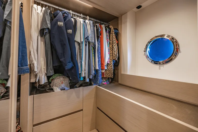 Slide: The Image of Azimut 78 FLY 2023 - 107