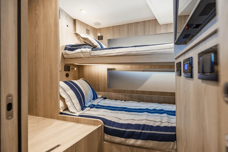 Slide: The Image of Azimut 78 FLY 2023 - 117