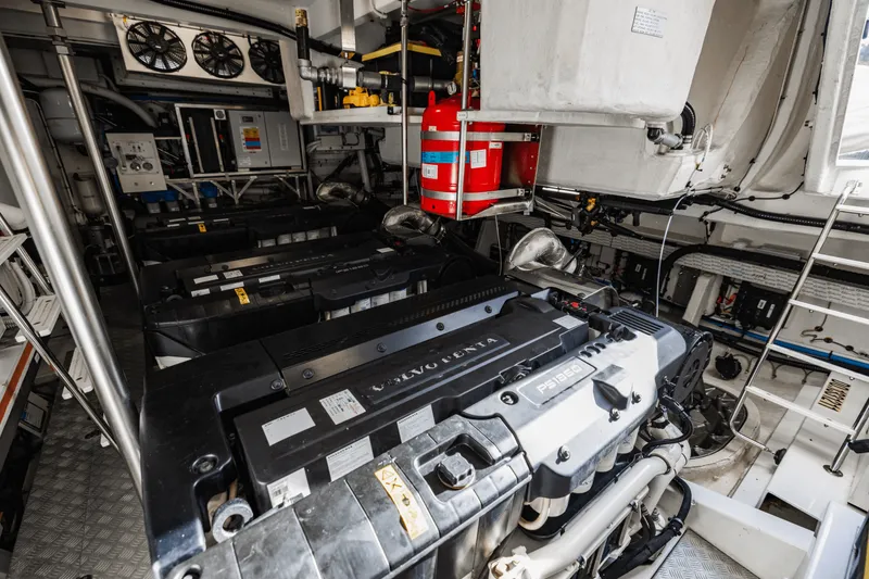 Slide: The Image of Azimut 78 FLY 2023 - 118