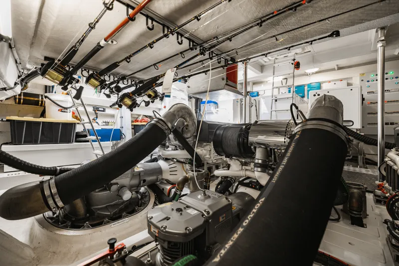 Slide: The Image of Azimut 78 FLY 2023 - 119