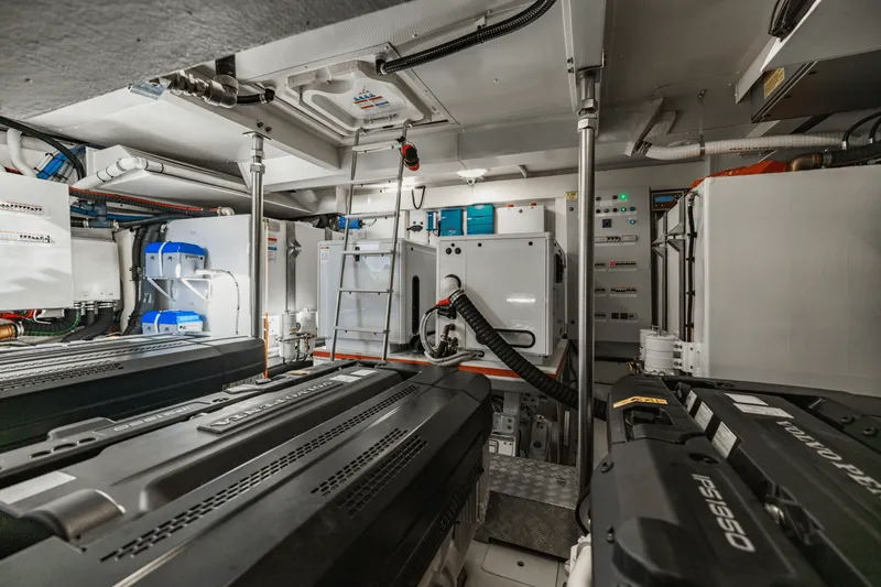 Slide: The Image of Azimut 78 FLY 2023 - 123