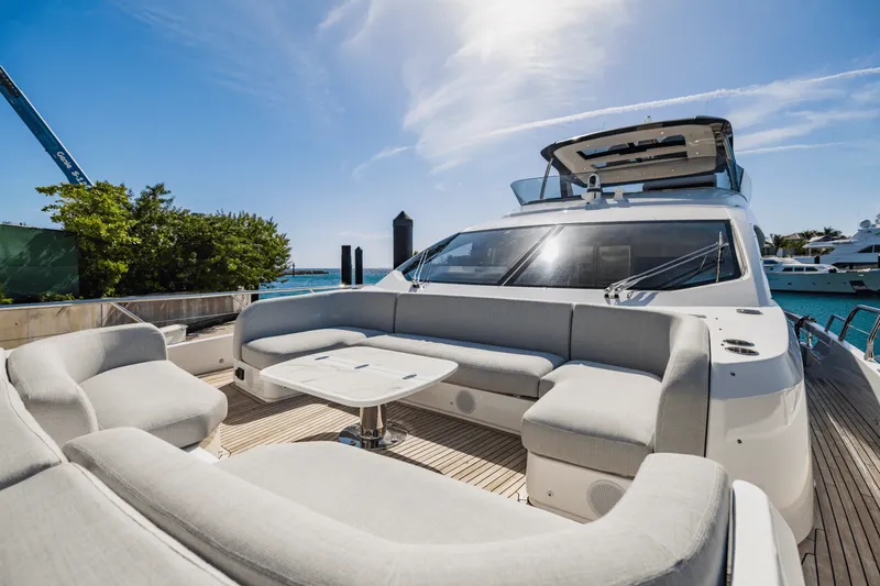 Slide: The Image of Azimut 78 FLY 2023 - 15