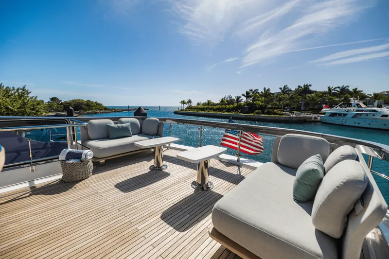 Slide: The Image of Azimut 78 FLY 2023 - 20