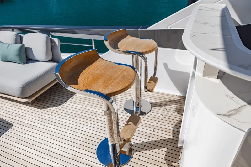 Slide: The Image of Azimut 78 FLY 2023 - 25