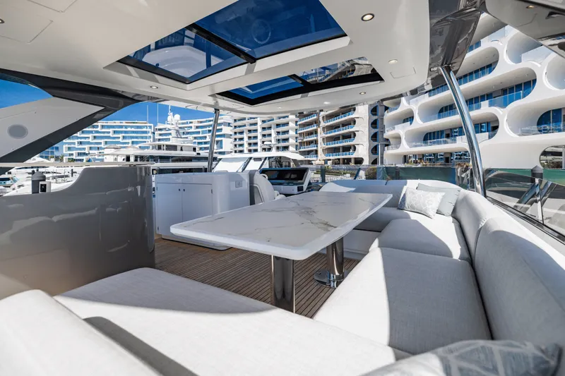 Slide: The Image of Azimut 78 FLY 2023 - 27