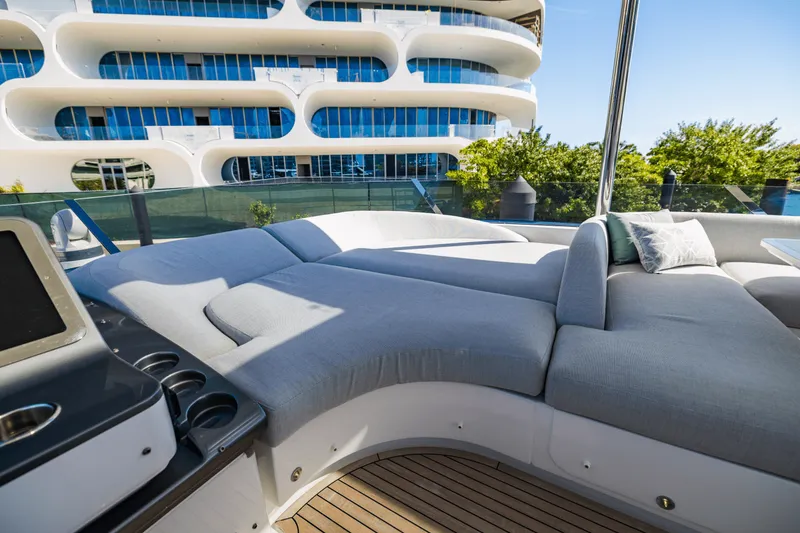 Slide: The Image of Azimut 78 FLY 2023 - 28