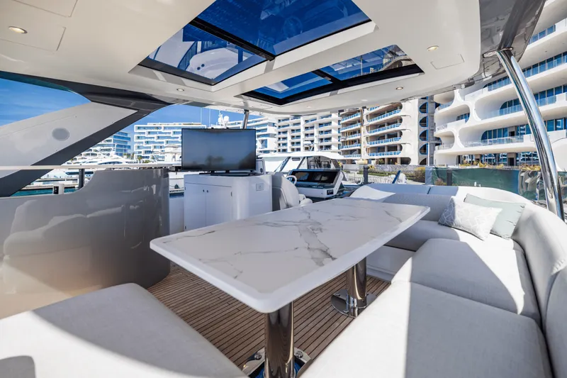 Slide: The Image of Azimut 78 FLY 2023 - 30