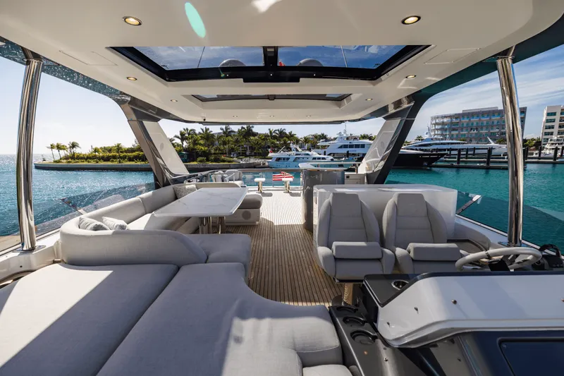 Slide: The Image of Azimut 78 FLY 2023 - 32