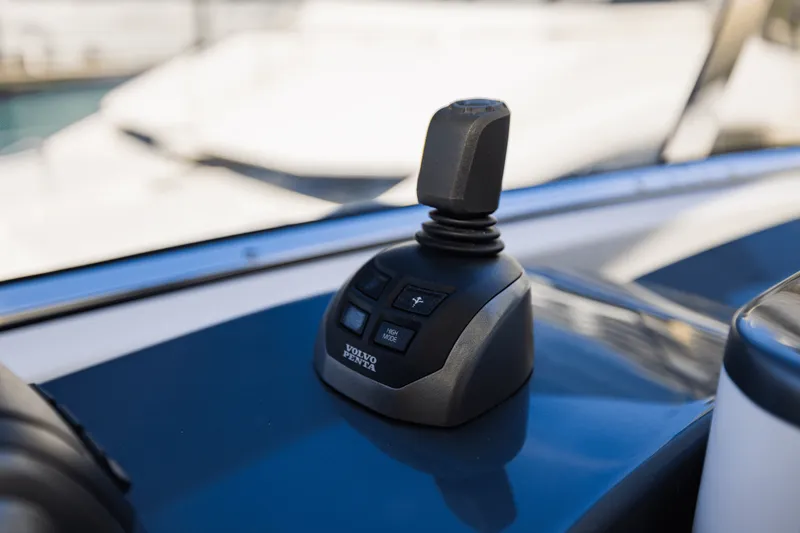 Slide: The Image of Azimut 78 FLY 2023 - 34